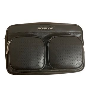 Crossbody Michael kors HANOVER, NEW/NEVER USED!